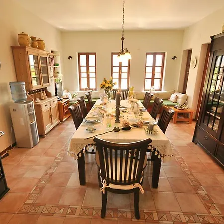 Vila Alanya Sleeps 14 With Pool Air Con And Wifi