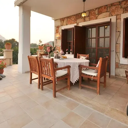 Vila Alanya Sleeps 14 With Pool Air Con And Wifi